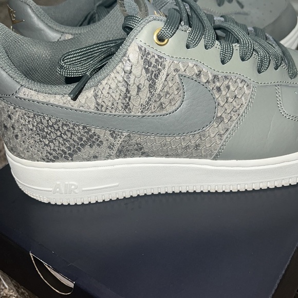 Air Force 1 - Picture 7 of 8